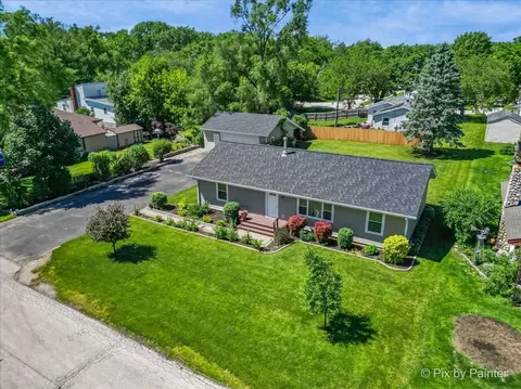 1406 Snowberry Ln, Crystal Lake, IL 60014