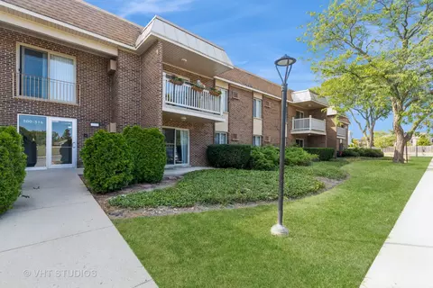 516 N Wilke Rd #106, Palatine, IL 60074
