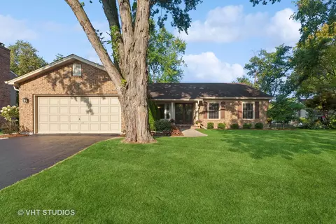 1984 Berkshire Pl, Wheaton, IL 60187
