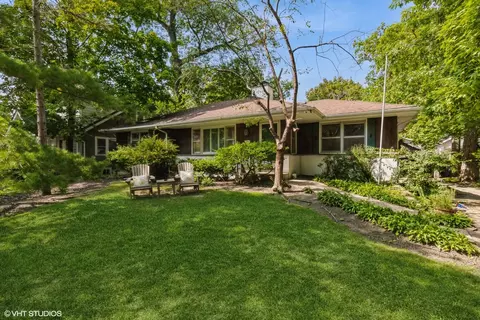306 E Sheridan Pl, Lake Bluff, IL 60044