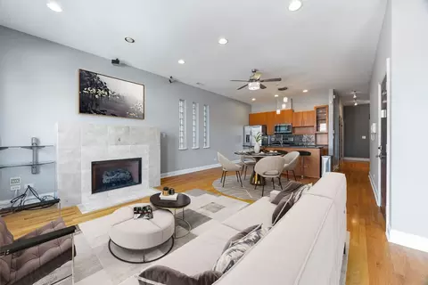 Living - 1261 E 46th St #201E, Chicago, IL 60653 photo 1 of 5