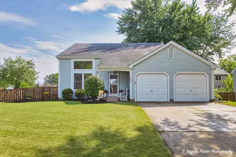 1097 Windridge Dr, Crystal Lake, IL 60014