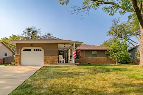565 Corrinthia Dr, Elk Grove Village, IL 60007