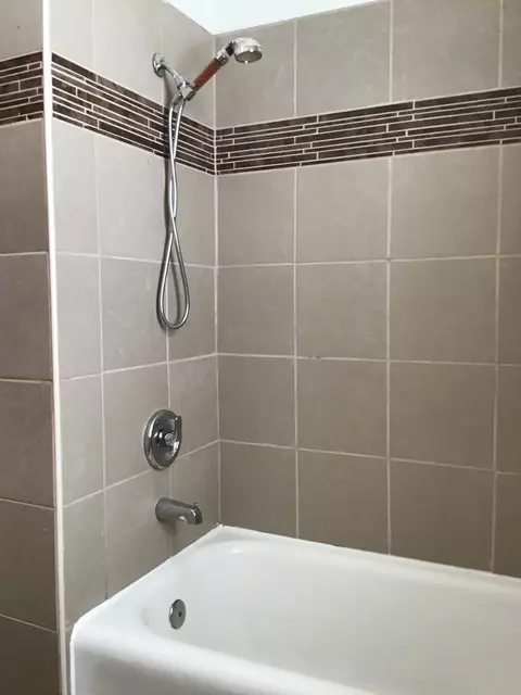 Bath - 7423 S Euclid Ave, Chicago, IL 60649 photo 7 of 7