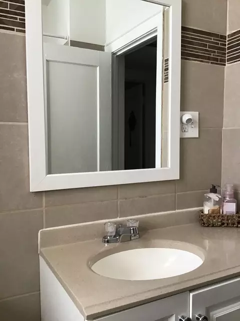 Bath - 7423 S Euclid Ave, Chicago, IL 60649 photo 6 of 7