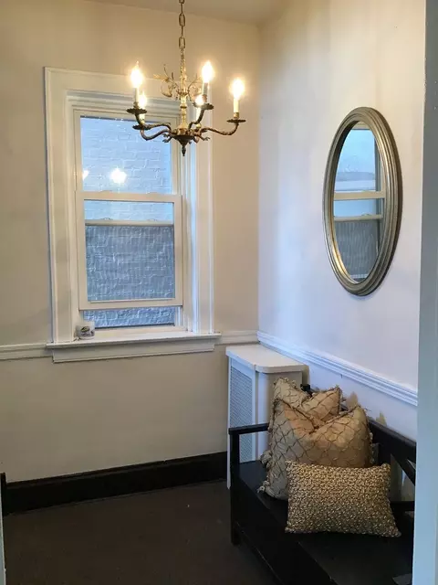 Entry Way - 7423 S Euclid Ave, Chicago, IL 60649 photo 2 of 4
