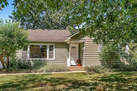107 Greenway St, Joliet, IL 60435