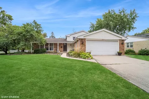 3219 N Walker Ln, Arlington Heights, IL 60004