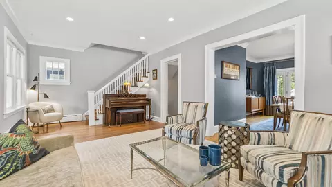 Living - 2150 Mcdaniel Ave, Evanston, IL 60201 photo 2 of 2