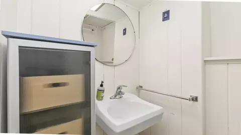 Bath - 2150 Mcdaniel Ave, Evanston, IL 60201 photo 4 of 4