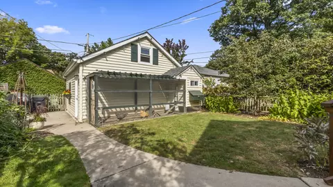 Exterior - 2150 Mcdaniel Ave, Evanston, IL 60201 photo 6 of 7