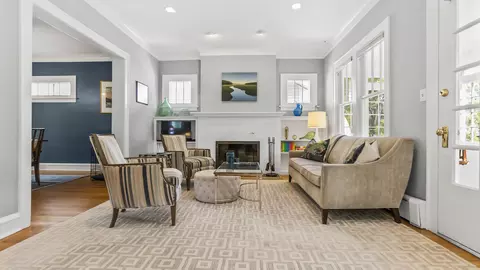 Living - 2150 Mcdaniel Ave, Evanston, IL 60201 photo 1 of 2