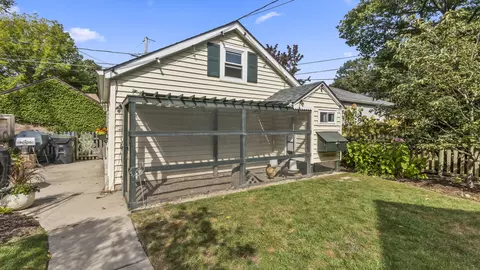 Exterior - 2150 Mcdaniel Ave, Evanston, IL 60201 photo 5 of 7