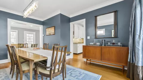 Dining - 2150 Mcdaniel Ave, Evanston, IL 60201 photo 3 of 5