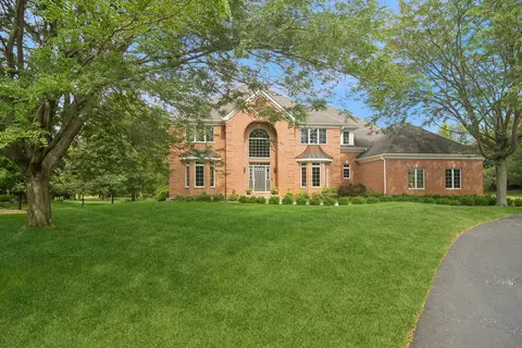 120 Cranberry Ct, Lake Barrington, IL 60010