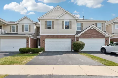 2590 Lorraine Cir, Geneva, IL 60134
