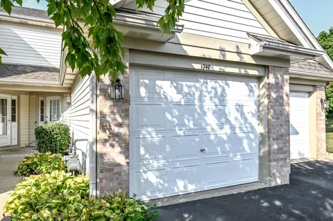 1747 Nature Ct, Schaumburg, IL 60193