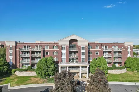 7031 W Touhy Ave #308, Niles, IL 60714