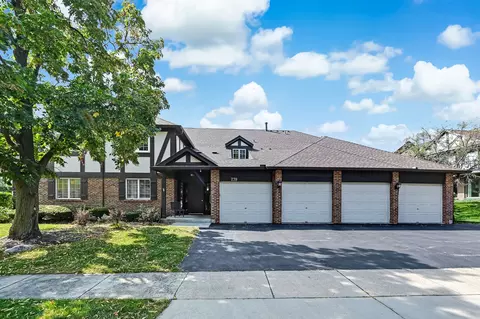 239 Brookside Ln #D, Willowbrook, IL 60527