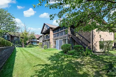 239 Brookside Ln #D, Willowbrook, IL 60527 photo 14