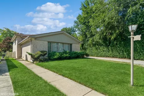 3719 W North Shore Ave, Lincolnwood, IL 60712
