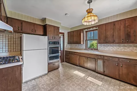 863 E Prairie Ave, Des Plaines, IL 60016 photo 12