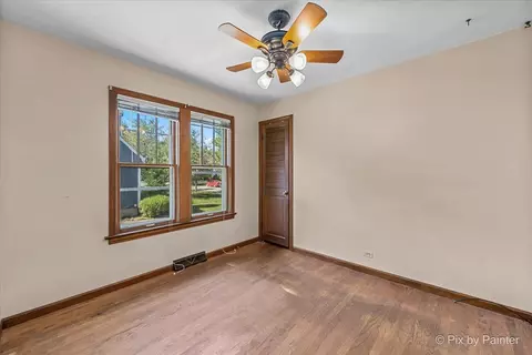 863 E Prairie Ave, Des Plaines, IL 60016 photo 14