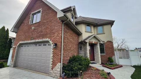 6509 W 82nd St, Burbank, IL 60459