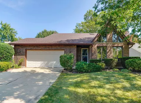 303 Tanglewood Dr, Gurnee, IL 60031