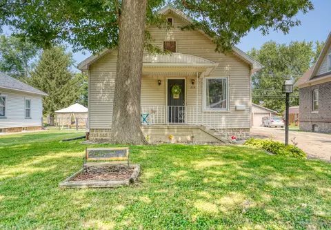 214 W 10th St, Streator, IL 61364