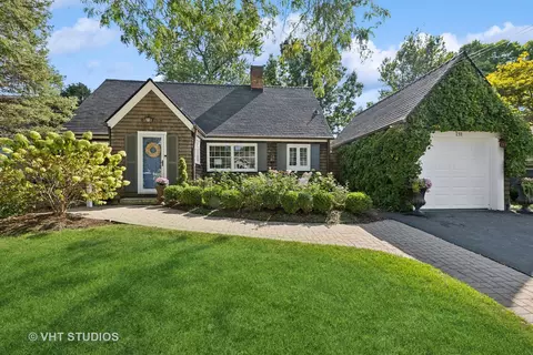 211 W Hillside Ave, Barrington, IL 60010