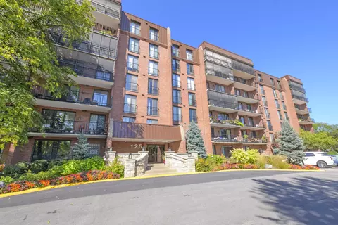 125 Acacia Cir #115E, Indian Head Park, IL 60525