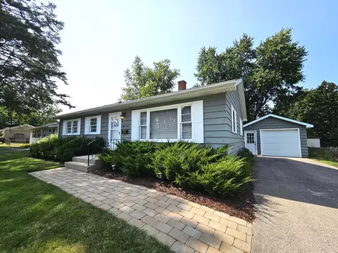 310 Wallace Ave, Crystal Lake, IL 60014