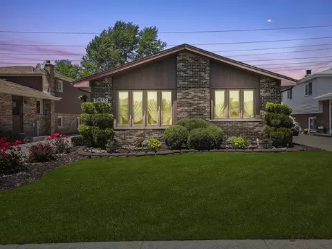 5912 W 75th Pl, Burbank, IL 60459