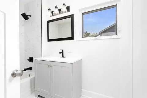 Bath - 203 E North St, Plano, IL 60545 photo 1 of 1