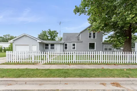 203 E North St, Plano, IL 60545