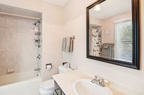 Bath - 3433 Ithaca Rd, Olympia Fields, IL 60461 photo 2 of 4