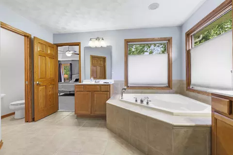 Bath - 6117 Windflower Way, Roscoe, IL 61073 photo 1 of 8