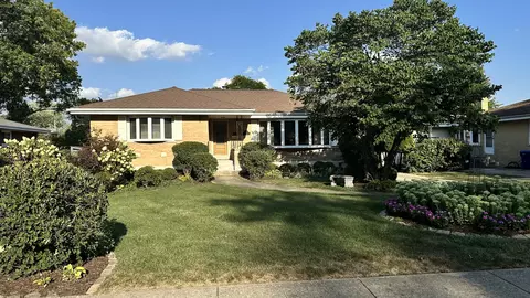 821 S Summit Ave, Villa Park, IL 60181