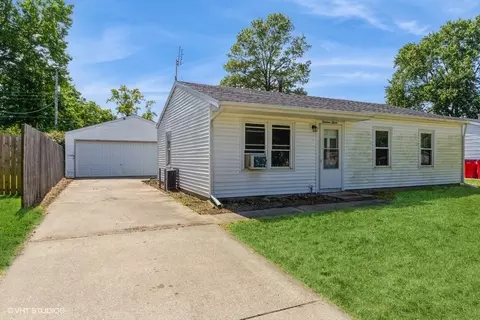1815 Southwood Dr, Champaign, IL 61821