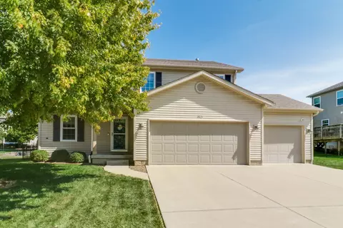 2613 Grey Fox Trl, Bloomington, IL 61705
