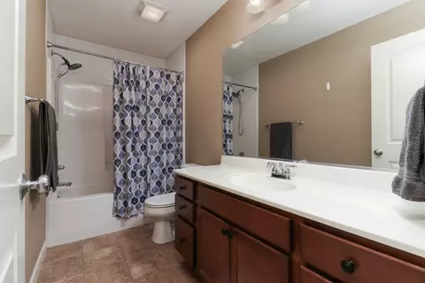 Bath - 2613 Grey Fox Trl, Bloomington, IL 61705 photo 4 of 4