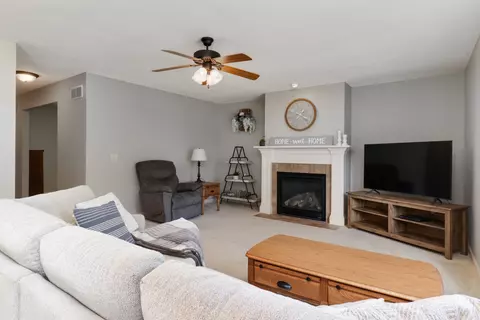 Living - 2613 Grey Fox Trl, Bloomington, IL 61705 photo 2 of 4