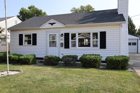 907 Emerson St, Bloomington, IL 61701
