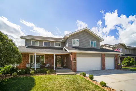 8527 Fairfield Ln, Tinley Park, IL 60487