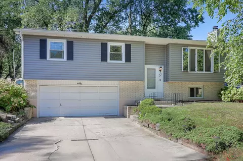 315 Arrowhead Dr, Shorewood, IL 60404
