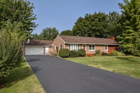 50 Roberts Rd, Inverness, IL 60067
