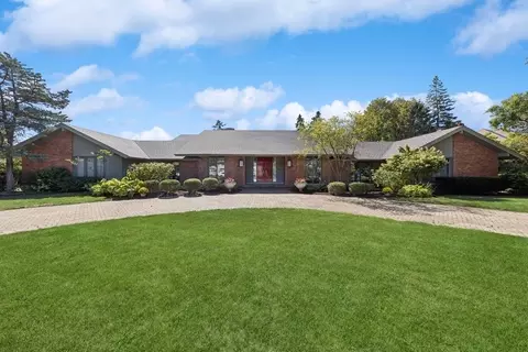 31 Royal Vale Dr, Oak Brook, IL 60523