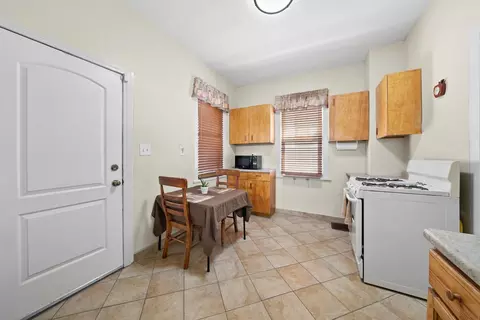 2733 N Artesian Ave, Chicago, IL 60647 photo 16
