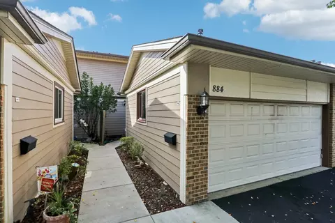 884 Swan Blvd, Deerfield, IL 60015